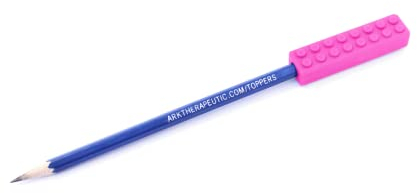 ARK® Beiß- und Kauaufsatz für Stifte in verschiedenen Stärken und Formen + Bleistift inkl. ATC Pflegeanleitung - Sensory Kauaufsatz, Beißen, Kauen, Zahnen, Autismus (brick, fest pink)