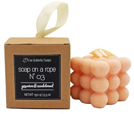 Soap on a Rope Nr. 03 - Geranium & Sandalwood - | Massageseife mit Band, Duft nach Sandelholz und Geranie