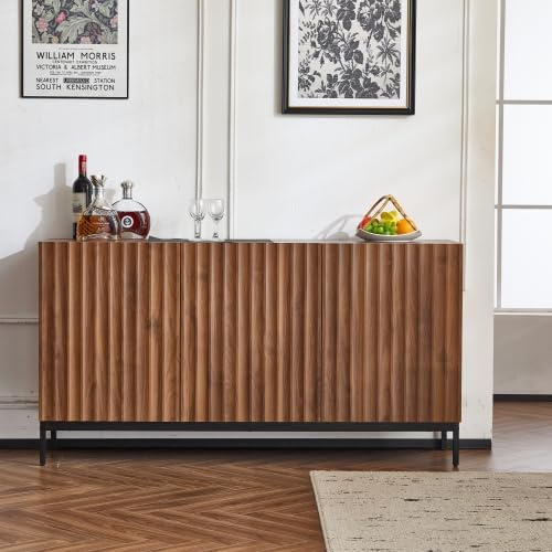 Merax Sideboard 150x40x80 cm Eiche Dunkel mit Welligem 3D-Design – Mid-Century Modern Kommode mit 3 Türen, Verstellbaren Regalen und Kippsicherung für Wohnzimmer, Esszimmer, Flur