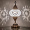 DEMMEX Grande lampe de table en mosaïque turque en forme de globe de 16,5 cm – Style Tiffany – Lampe de chevet marocaine en verre marocain coloré, 35,6 cm de haut, décor oriental exotique (blanc