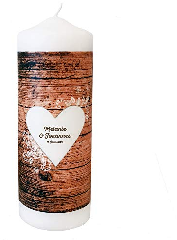 Weddix Vintage Hochzeitskerze mit Namen Datum in Holzoptik mit Herz und Spitze - Traukerze 8x23 cm groß zur Hochzeit mit Spruch Rundumdruck