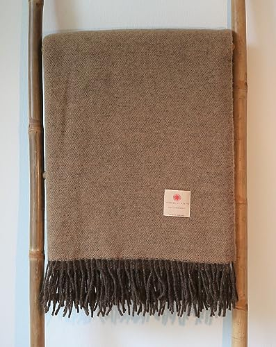 Interior by Hakito Merino Wolldecke Natur 140x200cm fein verarbeitet für die Couch, das Sofa oder als Tagesdecke, abgesetzte Rückseite und Fransen, skandinavischer Stil in klassischen Farben (Natur)