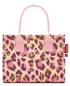 reisenthel daily shopper XS smiley® leo blush – Die kleinere Version unseres modernen, stromlinienförmigen Shoppers – eine praktische rechteckige Crossbody-Handtasche.