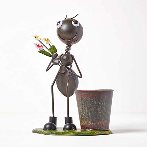 Homescapes Garten Deko Ameise mit Blumenstrauß, handbemalt Dekofigur aus Eisen, Gartenfigur mit Blumentopf Metall Tierfigur für Garten und Balkon, grün ca. 32 cm hoch