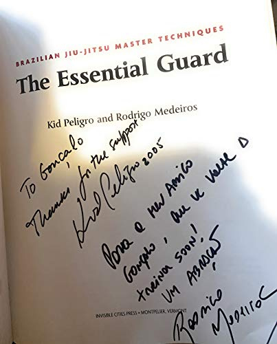 Brazilian Jiu-Jitsu Master Techniques: The Essential Guard (Brazilian Jiu-Jitsu Master Techniques series)