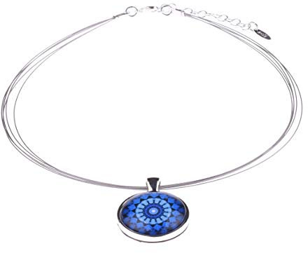 Adi-Modeschmuck Halsreif Sophia, 25mm großer Leichter Anhänger aus versilbertem Messing mit phantasievollen Ornamenten unter einem Glas Cabochon, handgefertigt in Berlin