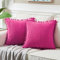 Fancy Homi 2 Stück Cord-Kissenbezüge mit Pompons, einfarbig, quadratisch, Kissenbezüge, Set für Couch, Sofa, Schlafzimmer, Auto, Wohnzimmer (50,8 x 50,8 cm, Hot Pink)