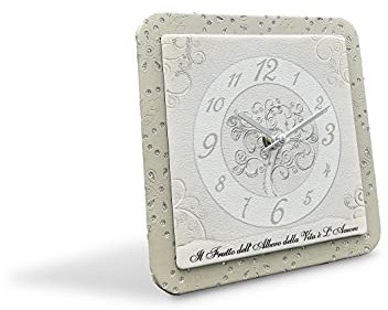 Orologio Quadrato in Ecopelle Brillante Tortora con Applicazione in Legno Albero “Albero Dedica” in scatola da regalo. Bomboniere, anniversari. Regali utili, Originali e a Prezzi bassi (22x22cm)