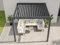 Freistehende bioklimatische Pergola Aurora – 3 x 3 m – Anthrazitgrau – verstellbare Lamellen – Rollo im Lieferumfang enthalten