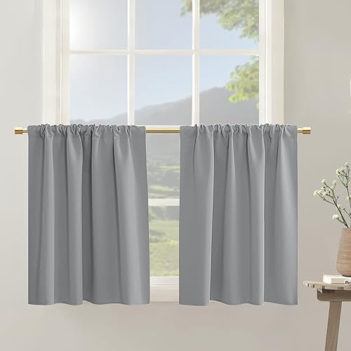 PANELSBURG Extra breite Verdunkelungsvorhänge für kleine Schlafzimmerfenster, 2 Paneele, wärmeisoliert, hellgrau, sonnenblockierend, kurze Raumverdunkelung, Jalousien und Schattierungen für