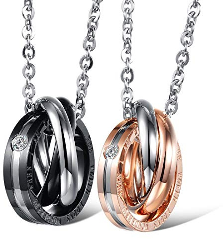 Kim Johanson Pärchen Halsketten Wonderful für verliebte aus Edelstahl mit jeweils drei Ringen und Gravur Schmuckset inkl. Schmuckbeutel