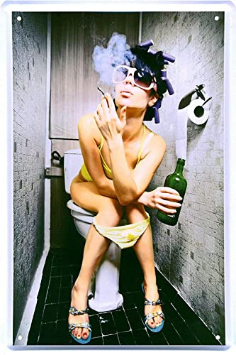 DekoDrom® Blechschild 20x30 cm Pin up Girl raucht + trinkt auf Toilette WC Zigarette witzig Bar Schild