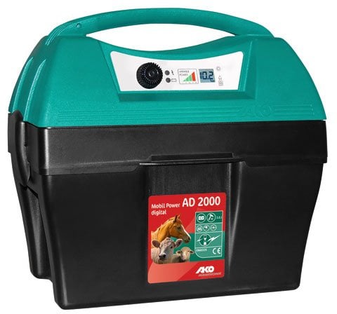 AKO Mobil Power AD 2000 Digital - Weidezaungerät 12V - für Zäune bis 8 km und mittlerem Bewuchs, mit Digitalanzeige & stufenloser Schlagstärke, ideal für Rinder, Pferde & Kleintiere