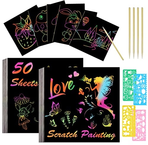 Vicloon Kratzbilder Kinder, 50 Blätter Regenbogen Kratzpapier,5 Holzstifte,4 Malschablonen, Magic Scratch Book, Kratzpapier Set zum Zeichnen und Basteln, 8.5 * 8.5cm…