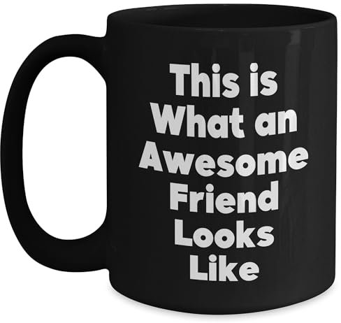 Taza de café negra con texto en inglés This Is What An Awesome Friend Looks Like