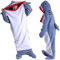 Senchinner Tragbare Hai Decke für Erwachsene und Kinder – Superweiche Shark Onesie mit Kapuze und Druckknopf für einen 3D-Effekt, gemütlicher Shark Hoodie Schlafsack Kostüm in S: 125-140 cm
