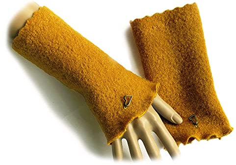 Armstulpen/Pulswärmer: Walkwolle (Walkloden, Kochwolle) in Ocker- / Currygelb; Charm (Designer-Herzchen), Zierstich
