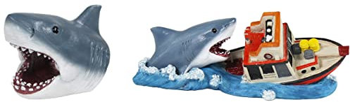 Penn-Plax Jaws Offiziell Lizenziertes 2-teiliges Aquarium-Ornament-Set – inklusive Bootsangriff und Hai-Schwimmen – klein