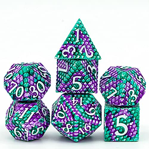Cusdie Metallwürfel-Set, 7-teilig, DND-Metallwürfel, Drachenschuppe, polyedrisches Würfel-Set, für Rollenspiele, D&D-Würfel (lila/grün mit weißen Zahlen)