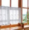 Devola Scheibengardinen transparent Jacquard gardine mit Blumen panneaux gardinen Landhaus bistrogardine weiß mit ösen Kurze küchengardinen mit gebogter Kante BxH 100x60cm 1 Stück