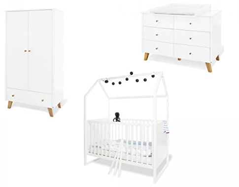 Babyzimmer Möbel Set Kinderzimmer 'Hilda & Pan' extrabreit, mit Hausbett, Wickelkommode und Schrank, weiß