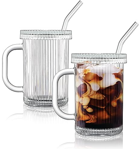 Joeyan 390ml Trinkgläser mit Glasdeckel und Strohhalm, Klare Eiskaffee Gläser, Gerippt Kaffeebech mit Henkel, Saft Latte macchiato cocktailgläser, Origami-Stil Glasbecher, Spülmaschinenfest, 2er Set