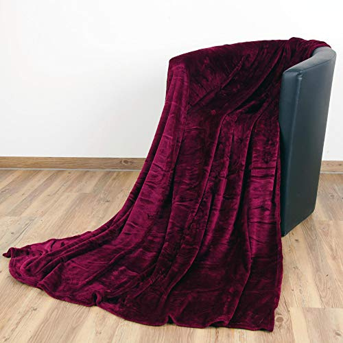 Bestlivings Kuscheldecke Celina 70x100 cm – weiche Wohndecke in Aubergine
