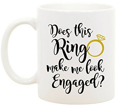 Does dieser Ring Make Me Look Engaged – 11 Unze weiß Keramik Kaffee oder Tee Tasse – Verlobungsring Geschenk, Geschenk für Verlobte