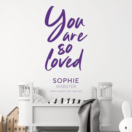 Adesivo da parete con scritta You are so Loved, personalizzabile con nome, data di nascita, per cameretta dei bambini, misura media, colore: viola