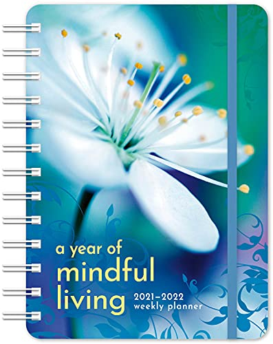 A Year of Mindful Living 2021 - 2022 On-the-Go Weekly Planner: 17-Month Calendar with Pocket (Aug 2021 - Dec 2022, 5 x 7 closed)