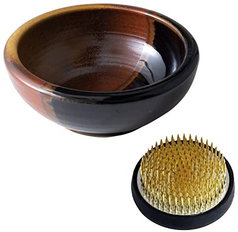 Wazakura Minoyaki Serie Ikebana Essenzielle Utensilien Set- Kleine runde Keramikvase und Kenzan Blumenfrosch für Blumenstecken Arrangements - Schwarz & Rot Vase + 61mm Messing Kenzan