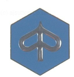 Emblem Piaggio, zum Kleben, blau, silber, Ø 26 mm, selbstklebend, 295613