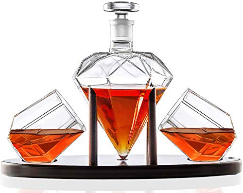 Whiskey Karaffe in Diamantform mit 2 Diamantgläsern & Mahagoni-Holzhalter - Edle handgefertigte Glaskaraffe für Likör, Scotch, Rum, Bourbon, Wodka, Tequila - Tolle Geschenkidee - 750ml