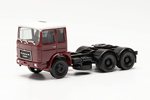 Herpa LKW Modell Roman Diesel 3-achs Zugmaschine, originalgetreu im Maßstab 1:87, Modell LKW für Diorama, Modellbau Sammlerstück, Deko Miniaturmodelle aus Kunststoff, Farbe: weinrot/weiß