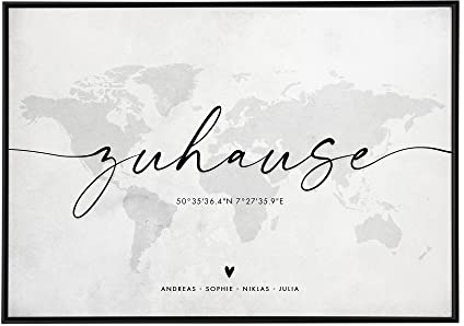 HEI Print Weltkarte Poster Zuhause mit Koordinaten und Namen - personalisiertes Bild Weltkarte in beige, Einzugsgeschenk Bild, Familienbild Home, Deko zu Hause (Poster)