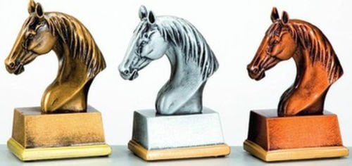RaRu 3er-Serie Reiter-Pokale Resin-Figuren mit Wunschgravur