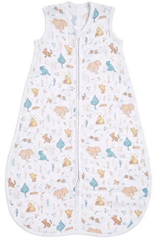 aden + anais™ Schlafsack, 1,0 TOG Wert, tragbare Decke für Babys, Bunte Muster für Mädchen & Jungen, Schlafsack für Neugeborene aus 100% Baumwoll-Musselin, 0-6 Monate, Winnie in The Woods