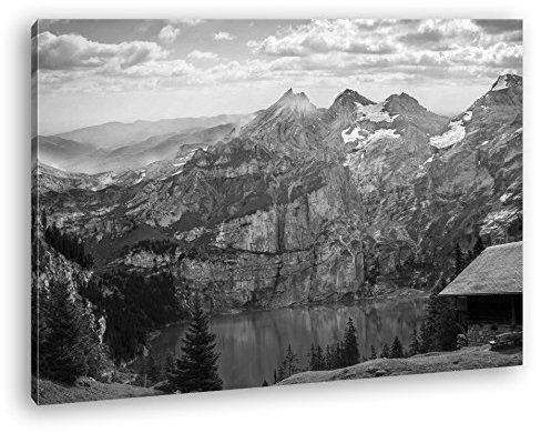 deyoli Holzhaus mit aussicht auf einen Atemberaubenden Berg Format: 120x80 Effekt: Schwarz/Weiß als Leinwandbild, Motiv auf Echtholzrahmen, Hochwertiger Digitaldruck mit Rahmen, Kein Poster