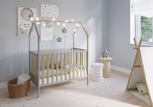 FabiMax Schlafmütze 120x60, Babybett in Hausoptik, 3-Fach Höhenverstellbar, Umbaubar zum Juniorbett (ohne Matratze, grau/Natur, 120x60 cm)