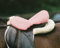 Engel Reitsport | Sattelsitzbezug Sattelauflage echtes Merino Lammfell SABEZ1-M-PIN für englische Reitsattel rosa Größe M