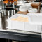 Sicignano | Set 2 Vaschetta Cassetta Service per Impasti 60x40x10h cm con Coperchio con Fondo e Pareti Chiuse Capacità 19 litri Impilabile Bianco Polietilene Alimentare Lavabile in Lavastoviglie