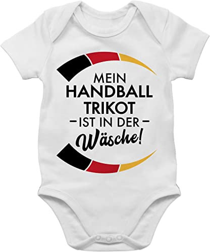 Shirtracer Baby Body Junge Mädchen - 2024 - Mein Handball Trikot ist in der Wäsche - Lustig Handball WM EM Spruch Trikot Ersatz Witzig - 3/6 Monate - Weiß - ball strampler handball+sprüche 2022