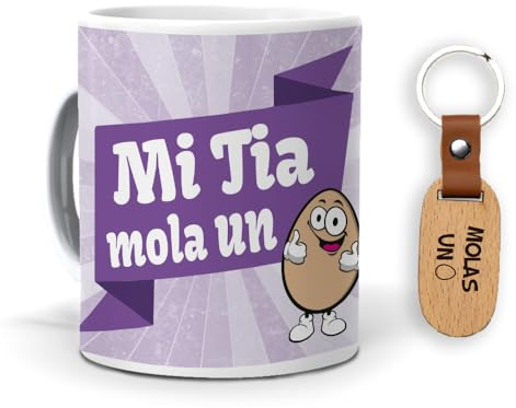mundohuevo: Taza y llavero tía molas. Mi tia mola un huevo. Llavero madera natural. Haz un regalo único