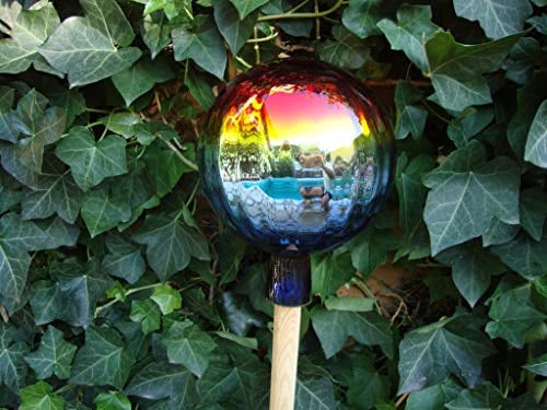 Deko-18 cm, Gartenkugel KOMPLETT MIT Holz-STIEL, gartendeko Kugel FROSTFEST, LICHT- und WETTERBESTÄNDIG und Winterfest, für Sommer und Winter, GANZJÄHRIG, Grosse Gartenkugel Blau - Rot - Gold Deut