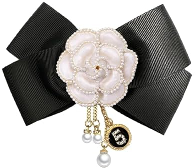 Broche pré-nouée en forme de fleur de camélia avec grand nœud pour femmes et filles avec fausses perles CZ porte-bonheur numéro cinq chaîne pendante en tissu épingles à clip bijoux élégants cadeaux