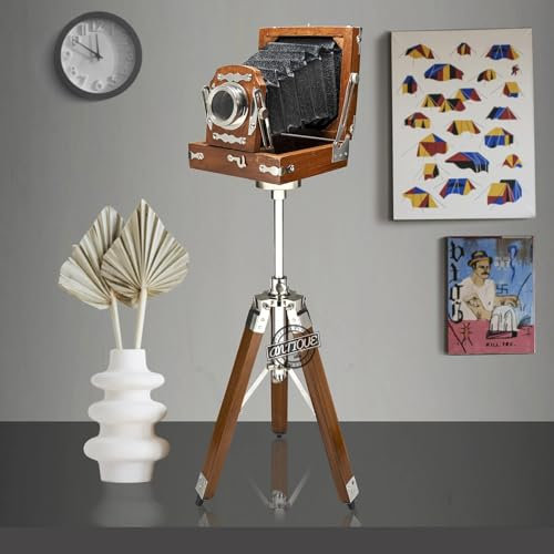 Appareil photo en bois vintage antique sur trépied Photographie rétro Studio de collection Décoration d'intérieur Anniversaire Idée cadeau d'anniversaire