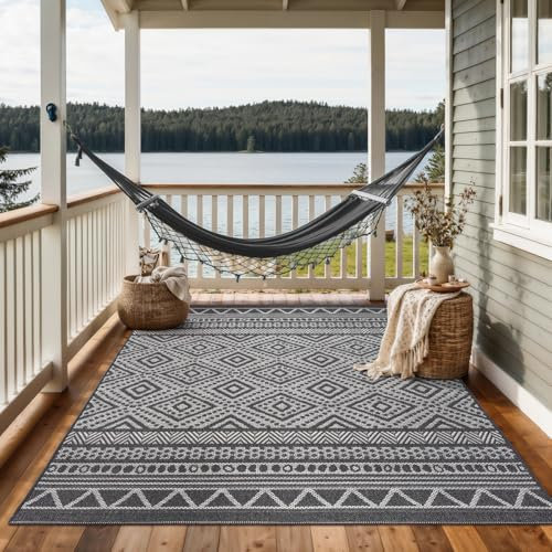 the carpet Calgary - robuster Outdoor Teppich, Flachgewebe, modernes Design, ideal für Küche und Esszimmer, Vintage-Optik, Boho-Style, auch für den Außenbereich, Anthrazit, 120 x 160 cm