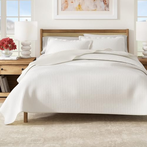 Great Bay Home King Quilt Bettwäsche-Set, 3-teilig, leicht, Sommer-Kanalstich-Steppdecken-Set mit Kissenbezügen, ultraweiche weiße Tagesdecken, Gesteppte Bettdecken für alle Jahreszeiten