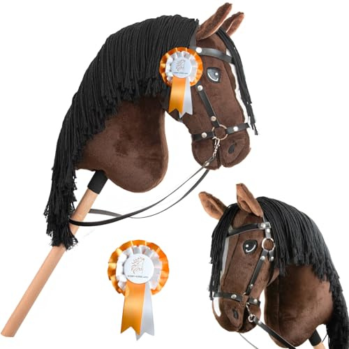Hobby Horse Land Jump Star A3 – Steckenpferd mit Trense komplett | Trense mit Gebiss, Zügeln und Schleife inklusive. Realistischer Pferdekopf, weiche Mähne. Ab 5 Jahren.