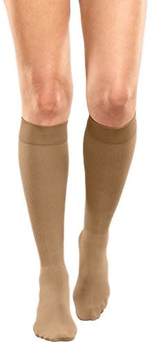 medi mediven angio Kompressions-Kniestrümpfe bei chronischen Venenerkrankungen | KKL1 | Größe: III | Farbe: Caramel | Kurz | Schuhgröße 36 - 40 | Stabile Hautmikrozirkulation | Micro-Plüsch